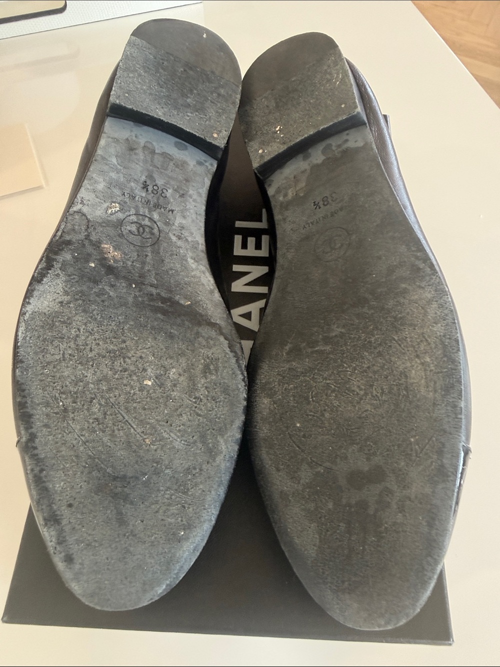 CHANEL Black Leather Cap-Toe Ballet Flats with Patent CC - Picture 11 of 13
